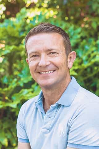 Headshot photo of Andy Roberts