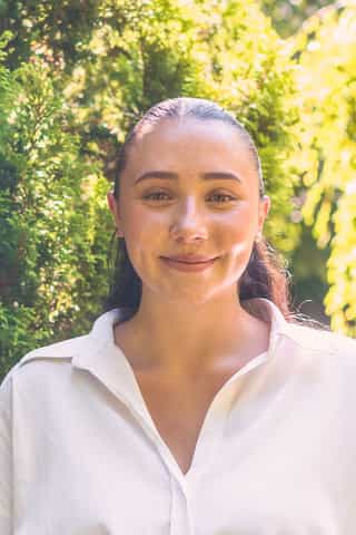 Headshot photo of Molly Deakin