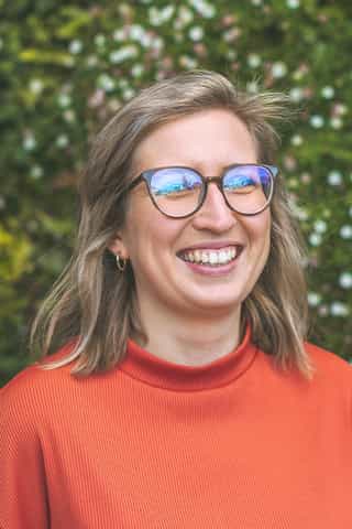 Headshot photo of Sarah Harris